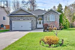 155 LILY DRIVE Wasaga Beach, ON L9Z 2Z5
