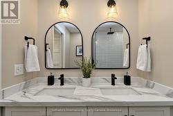 Double sinks in Primary Ensuite - 