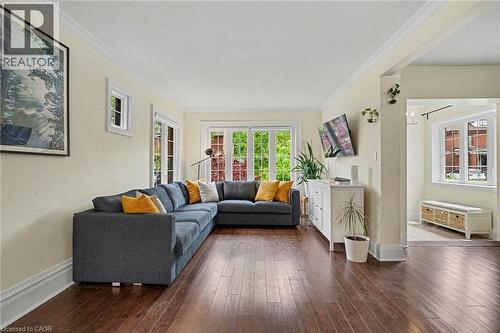 30 Province Street S, Hamilton, ON - Indoor Photo Showing Living Room