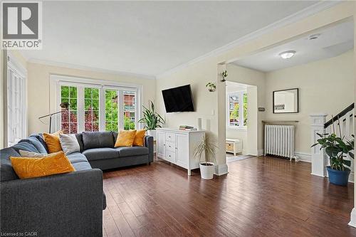 30 Province Street S, Hamilton, ON - Indoor Photo Showing Living Room
