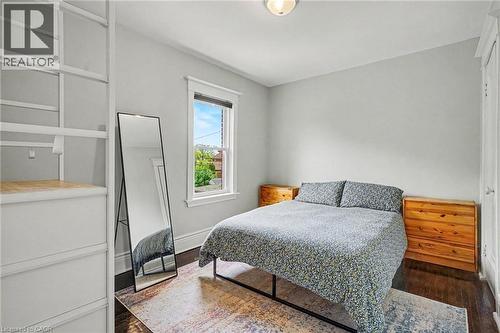 30 Province Street S, Hamilton, ON - Indoor Photo Showing Bedroom