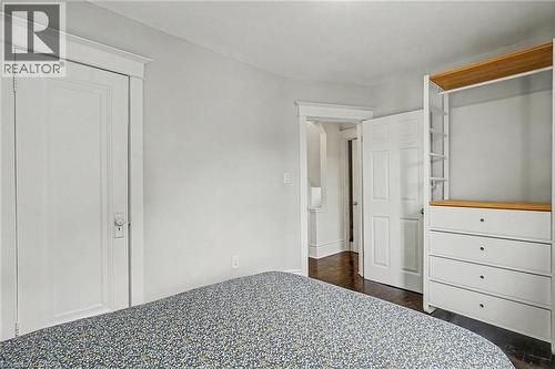 30 Province Street S, Hamilton, ON - Indoor Photo Showing Bedroom