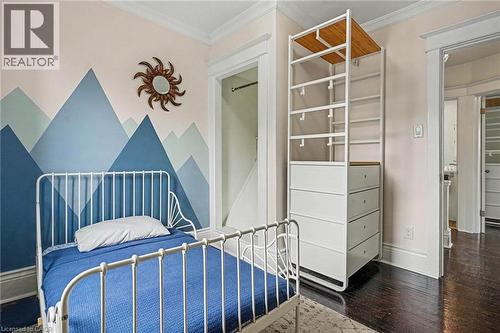 30 Province Street S, Hamilton, ON - Indoor Photo Showing Bedroom