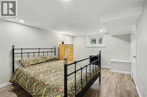 30 Province Street S, Hamilton, ON - Indoor Photo Showing Bedroom