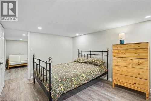 30 Province Street S, Hamilton, ON - Indoor Photo Showing Bedroom