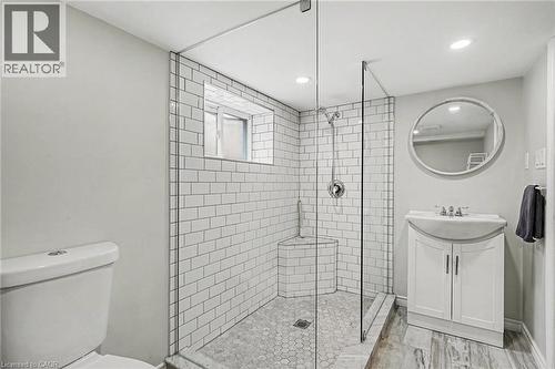 30 Province Street S, Hamilton, ON - Indoor Photo Showing Bathroom
