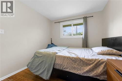 Windowed room featuring wood-finish flooring and light-toned walls - 46 Beaconsfield Drive, Hamilton, ON - Indoor Photo Showing Bedroom