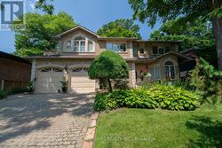41 DEEPWOOD CRESCENT  Toronto, ON M3C 1N7