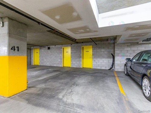 Garage - 710-1869 Rue Des Bassins, Montréal (Le Sud-Ouest), QC - Indoor Photo Showing Garage