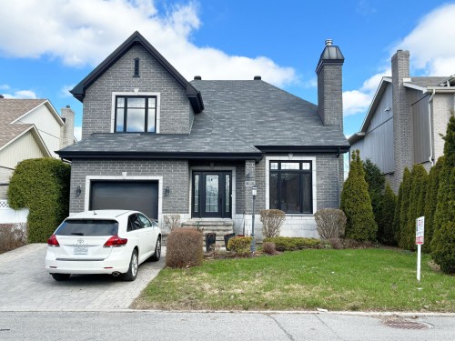 3925 Rue Oslo  Brossard, QC J4Y 2V5
