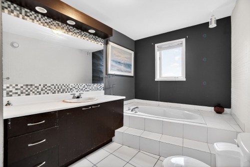 Salle de bains - 235 Rue Félix-Leclerc, Lavaltrie, QC - Indoor Photo Showing Bathroom