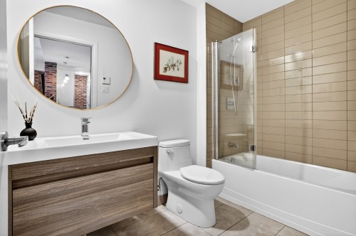 Salle de bains - 307-245 Ch. Bates, Mont-Royal, QC - Indoor Photo Showing Bathroom