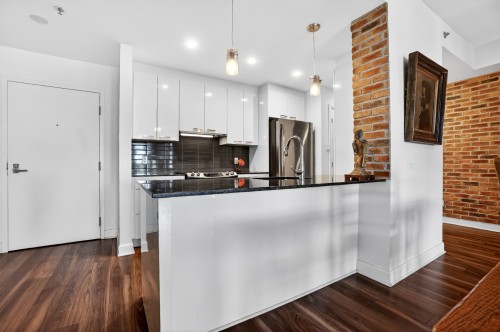 Cuisine - 307-245 Ch. Bates, Mont-Royal, QC - Indoor Photo Showing Kitchen With Upgraded Kitchen