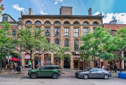 409-81A Front Street EToronto, ON M5E 1Z7