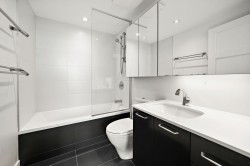 Salle de bains attenante à la CCP - 