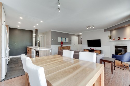 Salle à manger - 4-330 Place Larose, Mascouche, QC - Indoor Photo Showing Dining Room With Fireplace