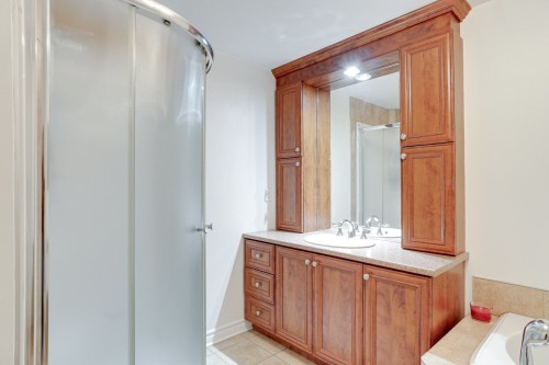 Salle de bains - 4-330 Place Larose, Mascouche, QC - Indoor Photo Showing Bathroom