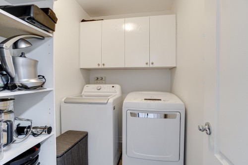 Salle de lavage - 4-330 Place Larose, Mascouche, QC - Indoor Photo Showing Laundry Room