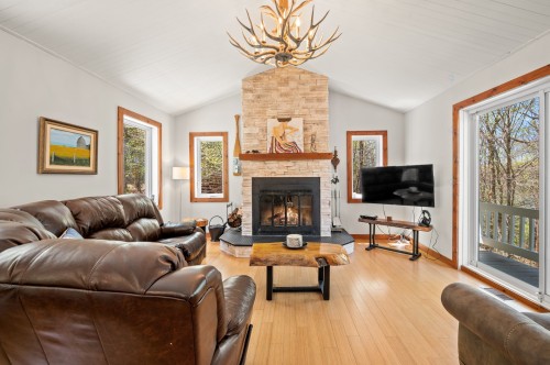 Living Room - 7005 Imp. Du Lac-Carré, Sainte-Agathe-Des-Monts, QC - Indoor Photo Showing Living Room With Fireplace