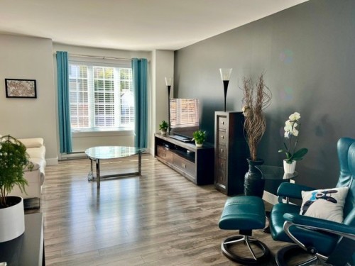 Salon - 215 Rue Cliche, Québec (Charlesbourg), QC - Indoor Photo Showing Living Room