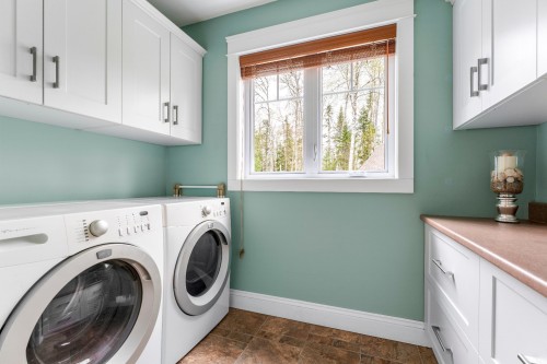 Salle de lavage - 71 Rue De La Rivière, Sainte-Catherine-De-Hatley, QC - Indoor Photo Showing Laundry Room