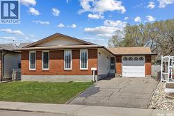 21 Merlin CRESCENT N  Regina, SK S4R 3E2