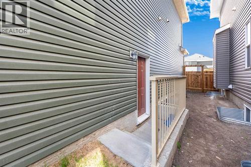 32 Saddlestone Way Ne, Calgary, AB 