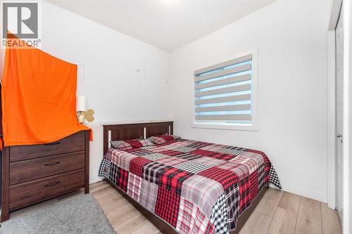 Main floor bedroom - 32 Saddlestone Way Ne, Calgary, AB 