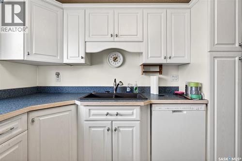 29 Edelweiss Crescent, Moose Jaw, SK - Indoor Photo Showing Kitchen With Double Sink