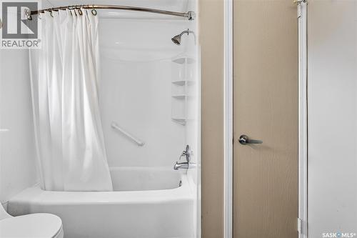 29 Edelweiss Crescent, Moose Jaw, SK - Indoor Photo Showing Bathroom