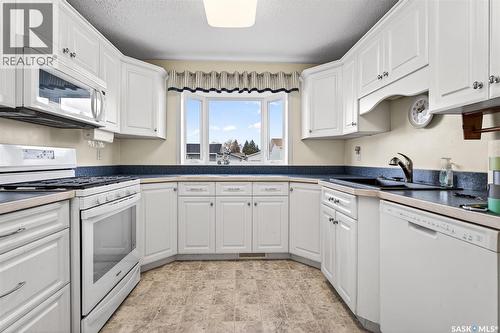 29 Edelweiss Crescent, Moose Jaw, SK - Indoor Photo Showing Kitchen With Double Sink