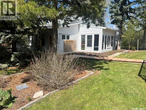 205 3Rd Avenue, Harris, SK - Outdoor