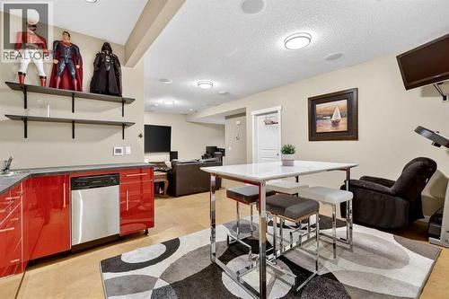 Family/Rec room with wet bar - 44 Elgin Meadows Link Se, Calgary, AB 