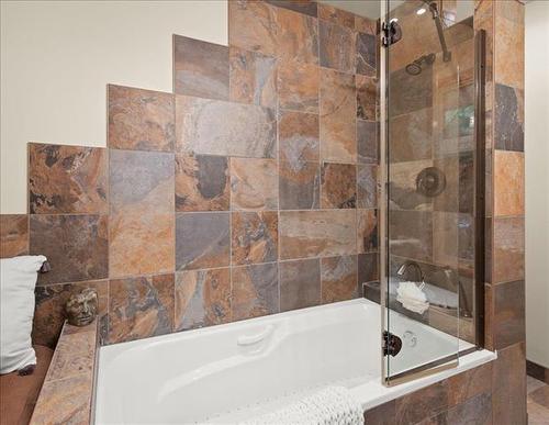 358 Marlton Cr, Winnipeg, MB 