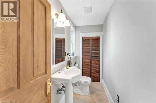 546 Hurd Avenue, Burlington, ON - Indoor Photo Showing Bathroom