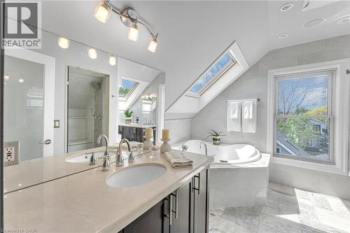 546 Hurd Avenue, Burlington, ON - Indoor Photo Showing Bathroom