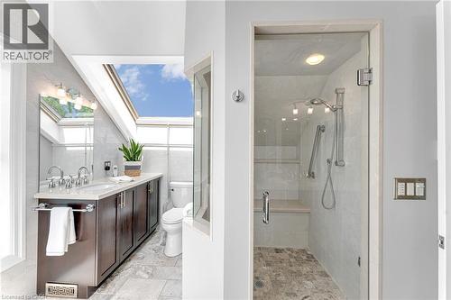 546 Hurd Avenue, Burlington, ON - Indoor Photo Showing Bathroom