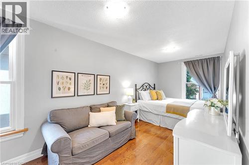 546 Hurd Avenue, Burlington, ON - Indoor Photo Showing Living Room