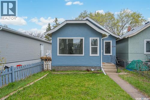 1230 E Avenue N, Saskatoon, SK - Outdoor