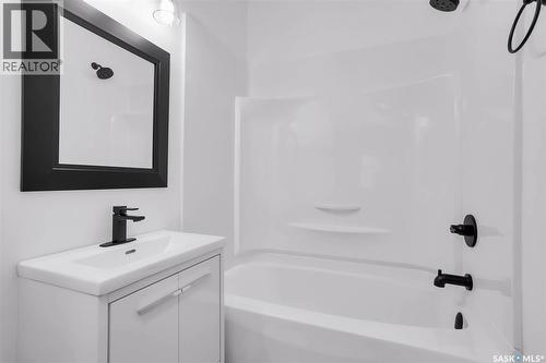 1230 E Avenue N, Saskatoon, SK - Indoor Photo Showing Bathroom