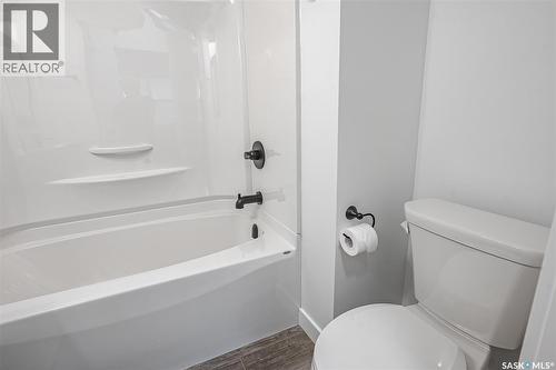 1230 E Avenue N, Saskatoon, SK - Indoor Photo Showing Bathroom