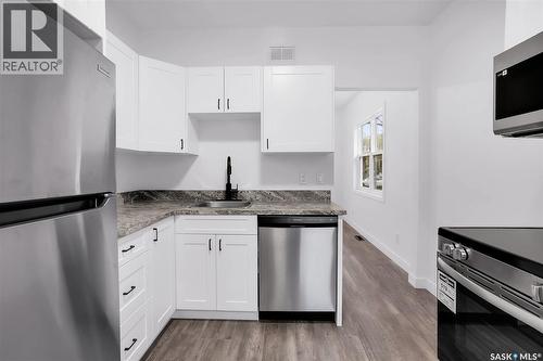 1230 E Avenue N, Saskatoon, SK - Indoor Photo Showing Kitchen