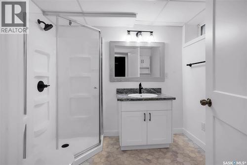 1230 E Avenue N, Saskatoon, SK - Indoor