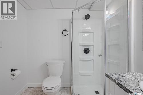 1230 E Avenue N, Saskatoon, SK - Indoor Photo Showing Bathroom