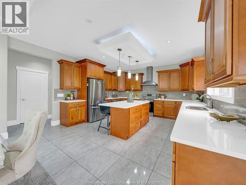 31 Heathview Trail, Leamington, ON - Indoor Photo Showing Kitchen