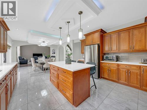 31 Heathview Trail, Leamington, ON - Indoor Photo Showing Kitchen With Upgraded Kitchen