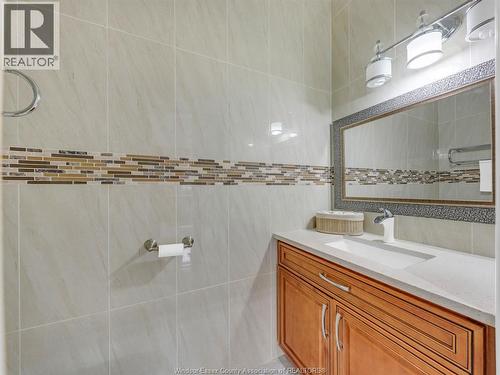31 Heathview Trail, Leamington, ON - Indoor Photo Showing Bathroom
