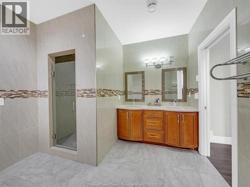 31 Heathview Trail, Leamington, ON - Indoor Photo Showing Bathroom