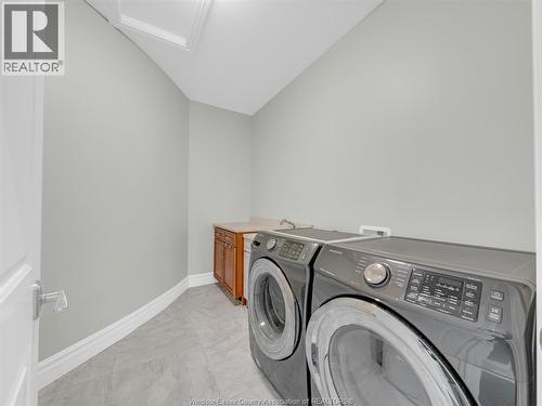 31 Heathview Trail, Leamington, ON - Indoor Photo Showing Laundry Room