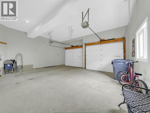 31 Heathview Trail, Leamington, ON - Indoor Photo Showing Garage